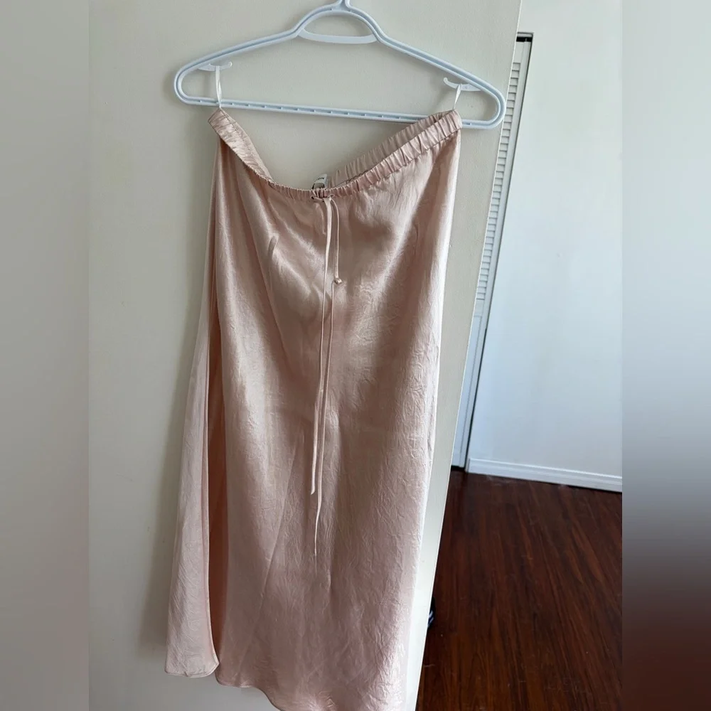 Babaton Artizia Skyscraper satin skirt - Picture 2 of 6